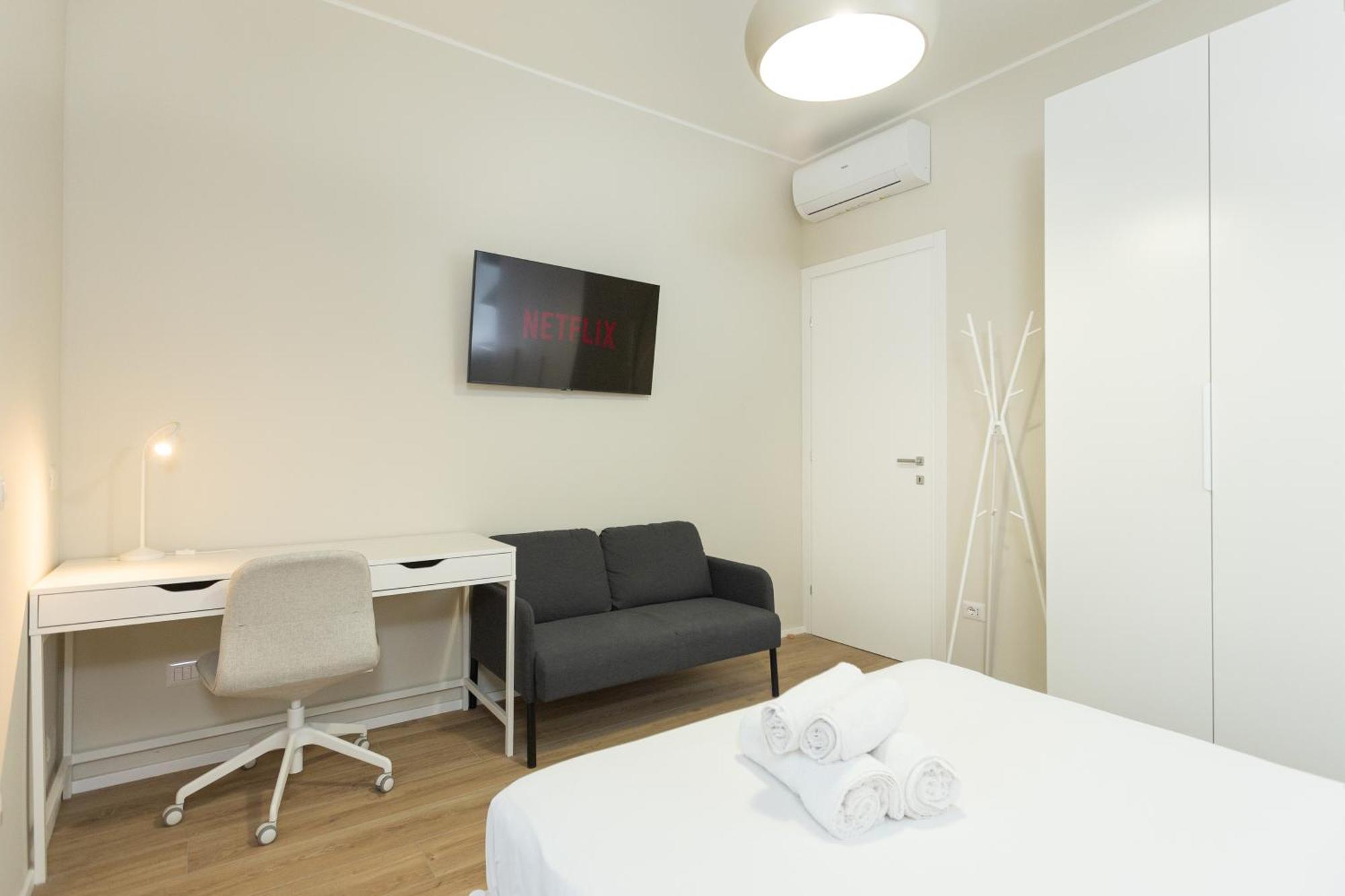 Dreams Exclusive Apartments With Terrace - Free Parking - M1 Station - Near Center Milánó Kültér fotó