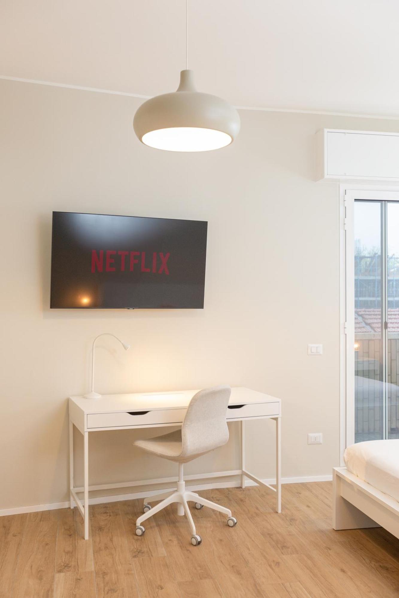Dreams Exclusive Apartments With Terrace - Free Parking - M1 Station - Near Center Milánó Kültér fotó