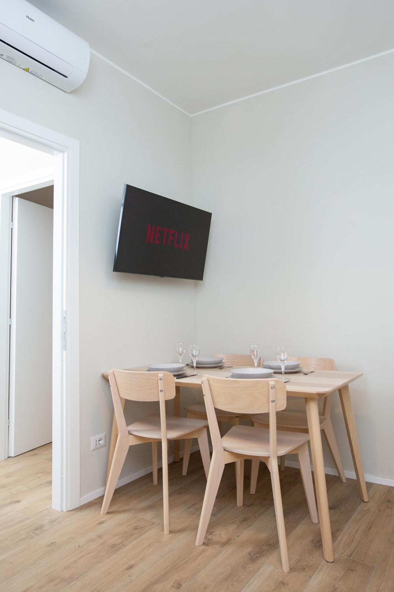 Dreams Exclusive Apartments With Terrace - Free Parking - M1 Station - Near Center Milánó Kültér fotó